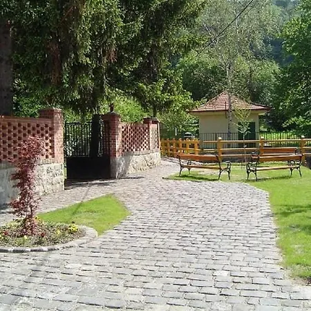 Dunakavics Apartman 2 *